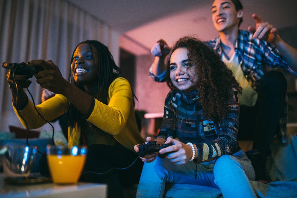 Pros and cons of playing video games in the evenings Pros and cons of playing video games in the evenings