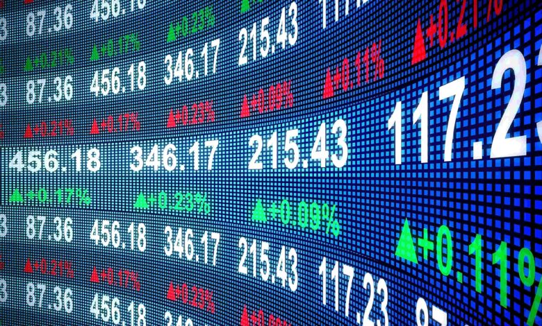 S&P 500 Reaches Record High as Apple Surges, Oil Falls, and Tariff News Adds Late Volatility